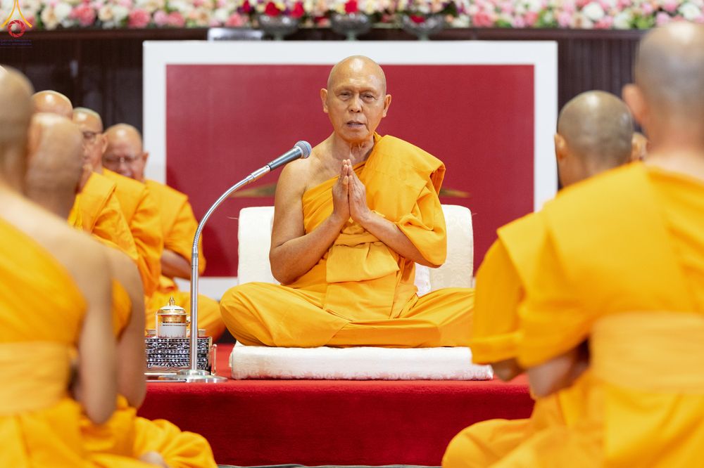 ภาพ No.330792:วันวิสาขบูชา อาทิตย์ที่ 31 พฤษภาคม พ.ศ.2569 พิธีบรรพชาสามเณรอุบาสก 11 ท่าน , พิธีถวายบาตรผ้าไตร และจตุปัจจัยไทยธรรม แด่สามเณร , พิธีอุปสมบทอุทิศชีวิต , พิธีกล่าวคำกัปปิยภัณฑ์  ณ อุโบสถพระไตรปิฎก วัดพระธรรมกาย จังหวัดปทุมธานี