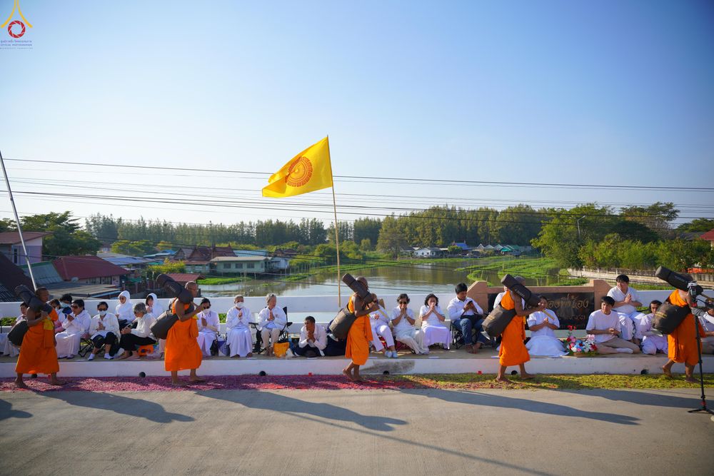 ภาพ No.292871:วันที่ 11 มกราคม พ.ศ. 2569 พิธีต้อนรับพระธรรมยาตรา ณ อนุสรณ์สถานลำดับที่ 3 สถานที่เกิดในเพศสมณะ วัดสองพี่น้อง อำเภอสองพี่น้อง จังหวัดสุพรรณบุรี ในโครงการธรรมยาตรา กตัญญูบูชา มหาปูชนียาจารย์ พระมงคลเทพมุนี(สด จนฺทสโร) พระผู้ปราบมาร อนุสรณ์สถาน 7 แห่ง ปีที