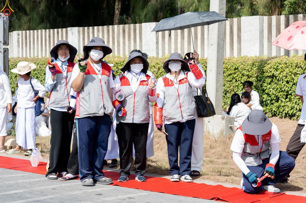 ภาพ No.296229:ภาพเบื้องหลังอาสาสมัครรวมใจ ชุดที่ 2 ในโครงการธรรมยาตรา กตัญญูบูชา มหาปูชนียาจารย์ พระมงคลเทพมุนี(สด จนฺทสโร) พระผู้ปราบมาร อนุสรณ์สถาน 7 แห่ง ปีที่ 14