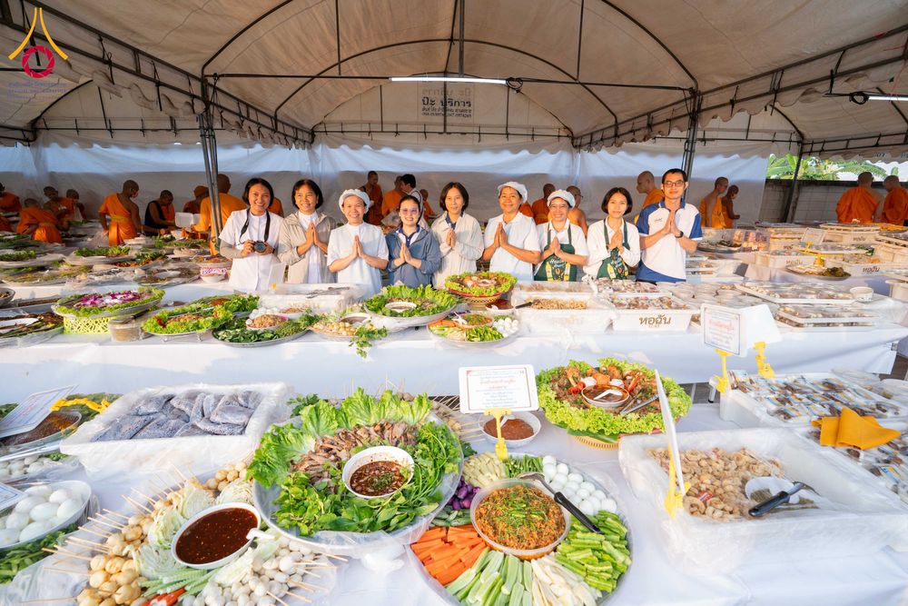 ภาพ No.296700:วันที่ 18 มกราคม พ.ศ. 2569 พิธีถวายภัตตาหารเป็นสังฆทาน แด่พระธรรมยาตรา ณ วัดโบสถ์บน ต.บางคูเวียง จ.นนทบุรี อนุสรณ์สถานลำดับที่ 4 สถานที่เกิดด้วยกายธรรม ในโครงการธรรมยาตรา กตัญญูบูชา มหาปูชนียาจารย์ พระมงคลเทพมุนี(สด จนฺทสโร) พระผู้ปราบมาร อนุสรณ์สถาน 7 แ