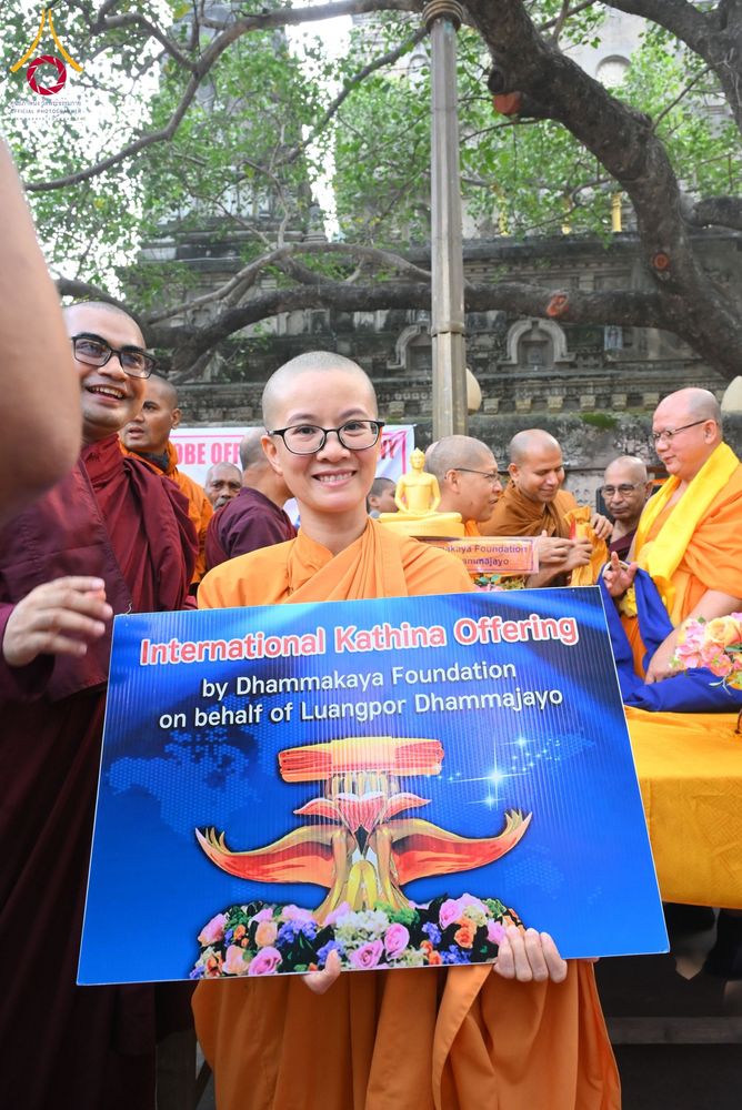 ภาพ No.179749:พิธีทอดกฐินสมทบ ณ วัดพุทธรัตน ทอดกฐินใต้ต้นพระศรีมหาโพธิ์ เมืองพุทธคยา ประเทศอินเดีย วันที่ 12 พฤศจิกายน พ.ศ. 2567