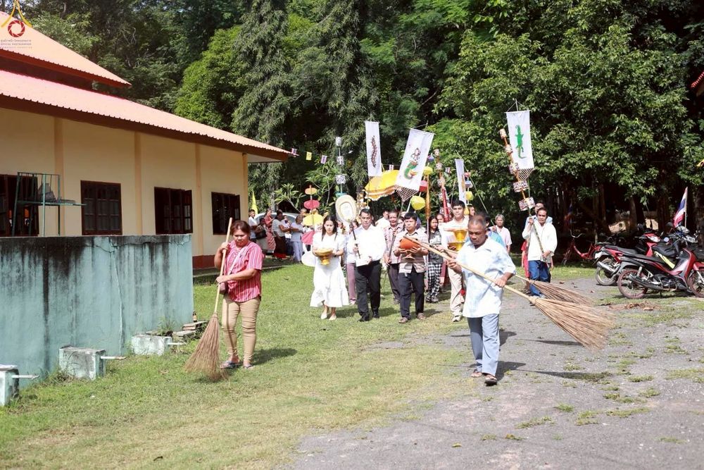 ภาพ No.258756:วันที่ 18 ตุลาคม พ.ศ. 2568 พิธีทอดกฐินสามัคคีทั่วไทย 30,000 วัด โดยคณะศิษยานุศิษย์ บูชาธรรม 81 ปี หลวงพ่อธัมมชโย ณ วัดซับสมบูรณ์ ตำบลโนนดินแดง อำเภอโนนดินแดง จังหวัดบุรีรัมย์