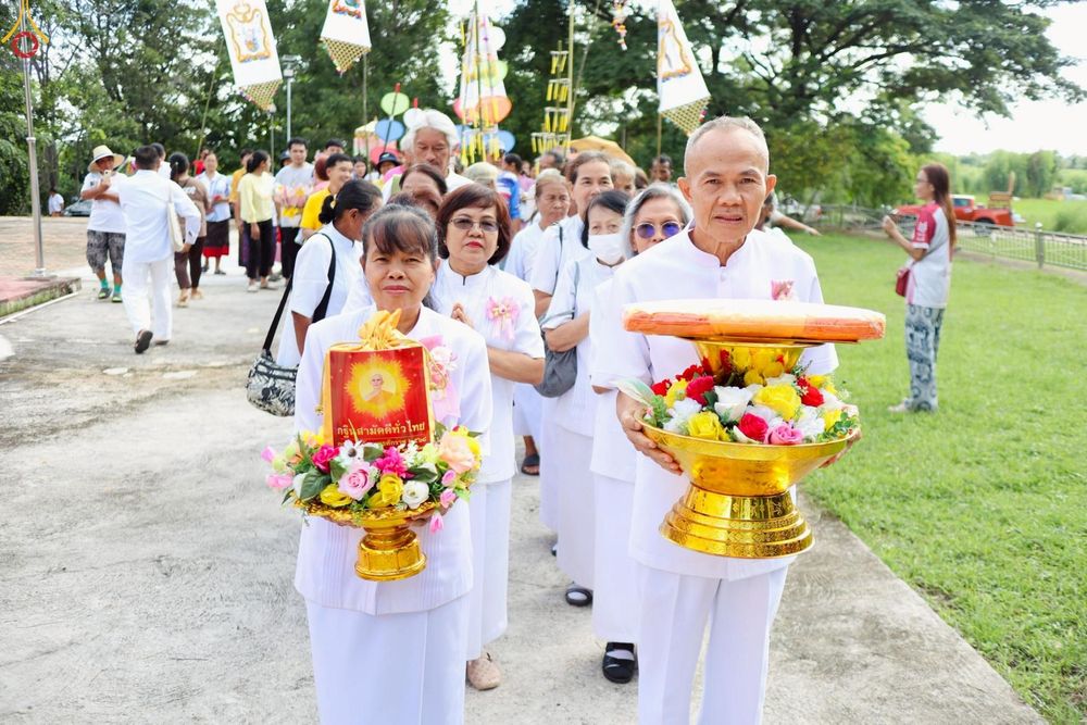 ภาพ No.276838:วันที่ 16 ตุลาคม พ.ศ. 2568 พิธีทอดกฐินสามัคคีทั่วไทย ณ วัดสวนปอ อ.จักราช จ.นครราชสีมา โดยคณะศิษยานุศิษย์ บูชาธรรม 81 ปี หลวงพ่อธัมมชโย