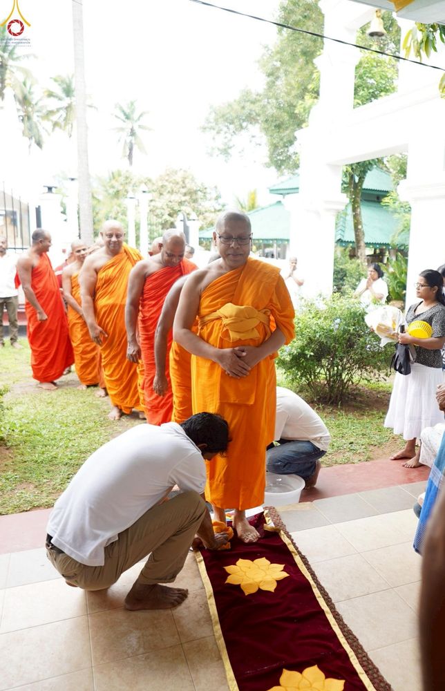 ภาพ No.264865:วันที่ 18 ตุลาคม พ.ศ. 2568 กฐินสมทบต่างประเทศ บูชาธรรม 81 ปี  หลวงพ่อธัมมชโย วัดพระธรรมกาย  ณ วัดกาลัลปิติยะ ปุราณะ วิหาร ประเทศศรีลังกา 