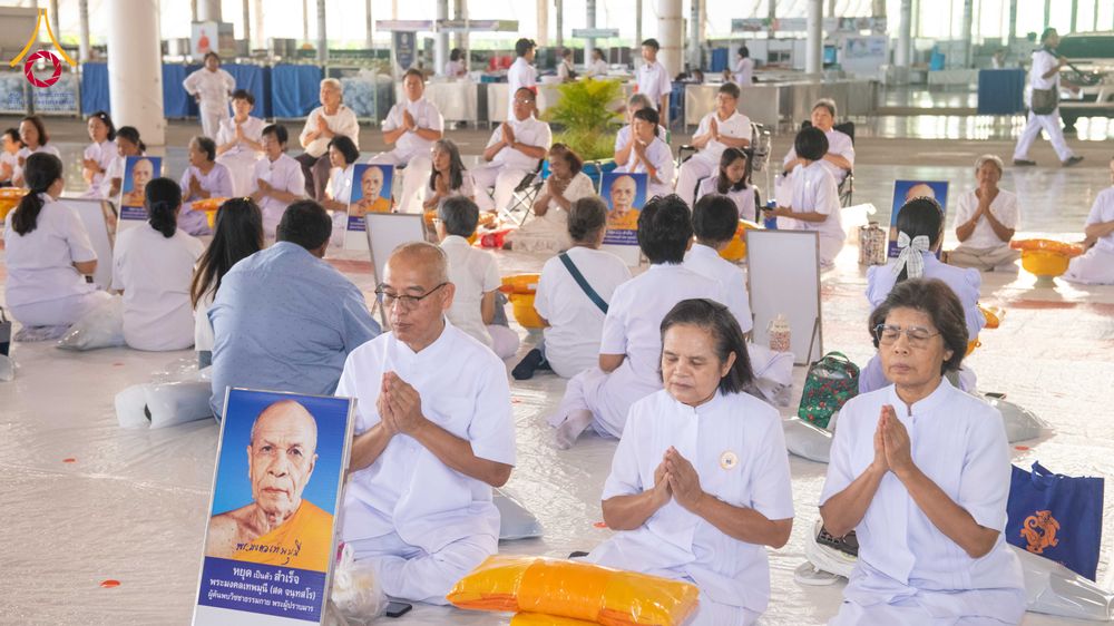 ภาพ No.321268:วันเสาร์ที่ 11 เมษายน พ.ศ.2569 พิธีขอขมาและมอบผ้าไตร โครงการอุปสมบทหมู่ บูชาธรรมหลวงพ่อธัมมชโย พ.ศ.2569 โครงการอุปสมบทหมู่ธรรมทายาท ระดับอุดมศึกษา รุ่น 53 (ภาคฤดูร้อน) ณ วัดพระธรรมกาย ปทุมธานี