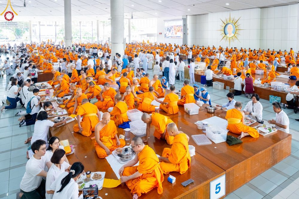 ภาพ No.186818:พิธีถวายภัตตาหารเมนูสวรรค์ "เพื่อการบรรลุธรรม" วันเสาร์ที่ 28 ธันวาคม พ.ศ.2567 ณ หอฉันคุณยายอาจารย์ฯ วัดพระธรรมกาย