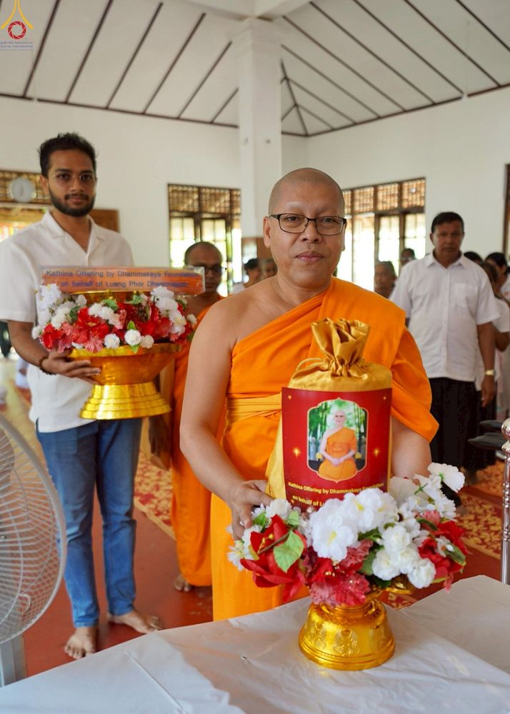 ภาพ No.264838:วันที่ 17 ตุลาคม พ.ศ. 2568 กฐินสมทบต่างประเทศ บูชาธรรม 81 ปี หลวงพ่อธัมมชโย ณ วัดศรีบุปผาราม เมืองปัลเลโปลา ประเทศศรีลังกา 