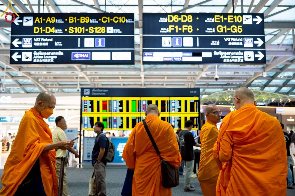 ภาพ No.219989:วันจันทร์ที่ 14 เมษายน พ.ศ. 2568 พระครูสิทธิรัตนวิเทศ ผู้ช่วยเจ้าอาวาสวัดพระธรรมกาย พร้อมด้วยผู้แทนมูลนิธิธรรมกาย และศิษยานุศิษย์หลวงพ่อธัมมชโย ออกเดินทางไปยังพื้นที่เมืองมัณฑะเลย์ สาธารณรัฐแห่งสหภาพเมียนมา โดยได้รับความเมตตาประสานงานเจ้าหน้าที่ภาครัฐจาก