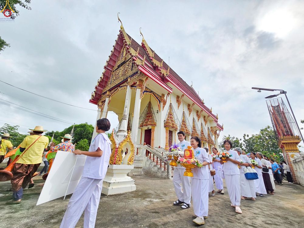 ภาพ No.255886:วันที่ 15 ตุลาคม พ.ศ. 2568 พิธีทอดกฐินสามัคคีทั่วไทย 30,000 วัด โดยคณะศิษยานุศิษย์ บูชาธรรม 81 ปี หลวงพ่อธัมมชโย ณ วัดราษฎร์สามัคคี ต.วังหมัน อ.วัดสิงห์ จ.ชัยนาท