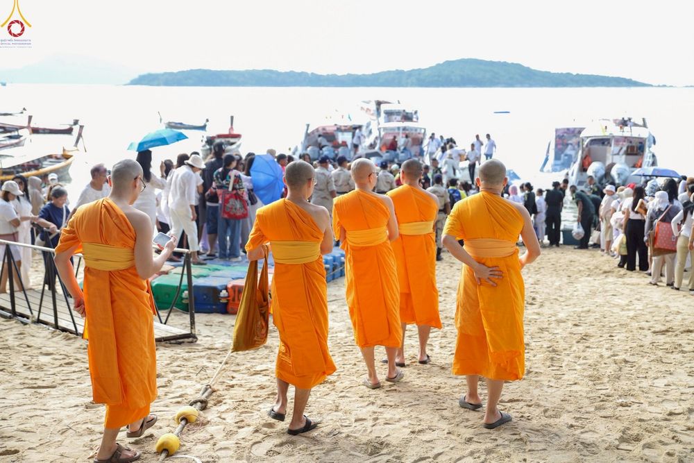 ภาพ No.268063:วันที่ 26 ตุลาคม พ.ศ. 2568 พิธีทอดกฐินสามัคคีทั่วไทย ณ วัดพระบาทเกาะแก้ว ต.ตลาดเหนือ อ.เมือง จ.ภูเก็ต โดยคณะศิษยานุศิษย์ บูชาธรรม 81 ปี หลวงพ่อธัมมชโย