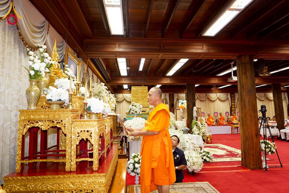 ภาพ No.270740:วันที่ 18 พฤศจิกายน พ.ศ. 2568 วัดพระธรรมกาย เป็นเจ้าภาพบำเพ็ญกุศล  คุณยายอาจารย์ ดร.ตรีธา เนียมขำ  อดีตนายกสมาคมศิษย์หลวงพ่อวัดปากน้ำ ณ ศาลาสตมานุสรณ์ (ศาลาเรือนไทย) วัดปากน้ำ  พระอารามหลวง เขตภาษีเจริญ กรุงเทพมหานคร