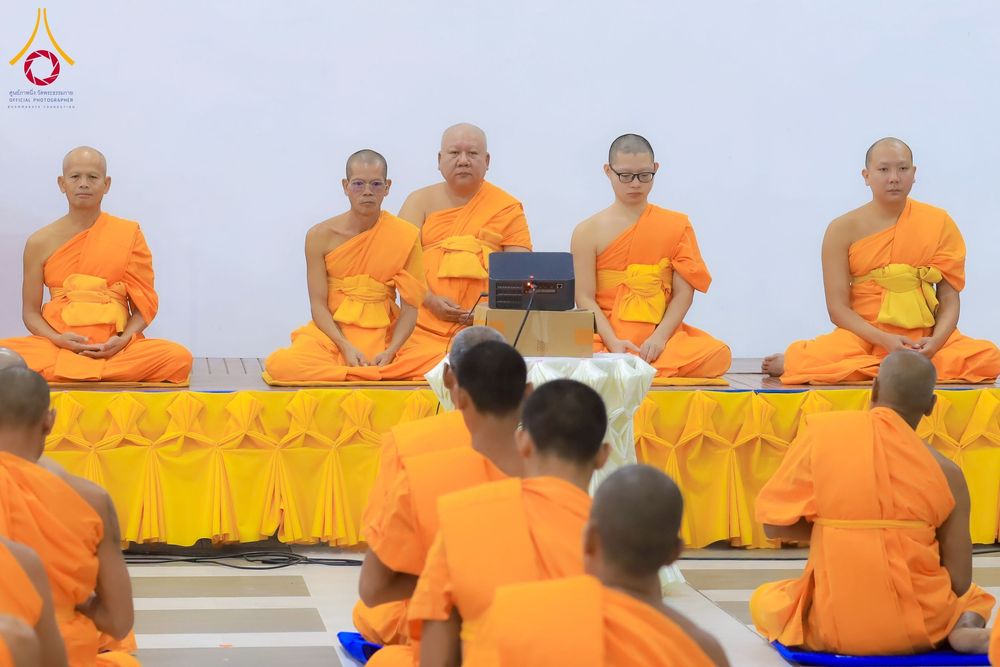 ภาพ No.275905:วันที่ 26-30 พฤศจิกายน พ.ศ. 2568 ทีมพระพี่เลี้ยงตั้งรับ รายงานตัวโครงการบวชบูชาธรรมมหาปูชนียาจารย์ ณ ศูนย์ปฏิบัติธรรมบุรีรัมย์