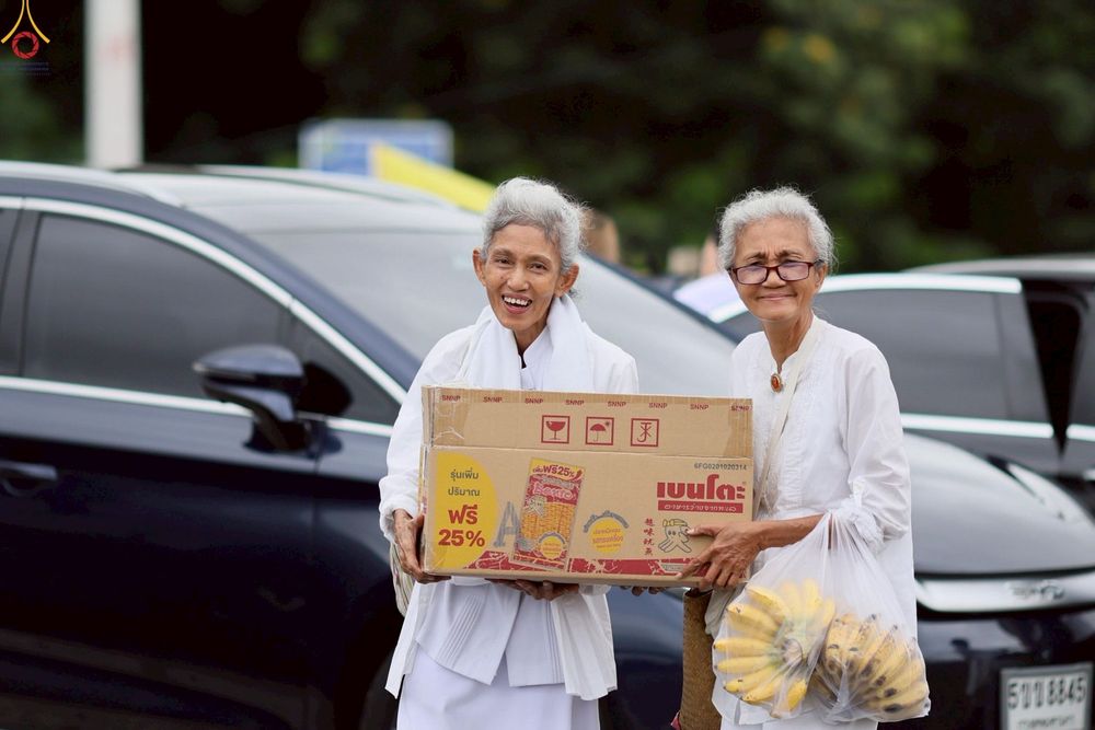 ภาพ No.272227:วันเสาร์ที่ 1 พฤศจิกายน พ.ศ. 2568 พิธีทอดกฐินสามัคคี สร้างกุฏิหมู่สามเณร ณ ศูนย์ปฏิบัติธรรมเบญจธรรม ปทุมธานี  ต.บ้านปทุม อ.สามโคก จ.ปทุมธานี