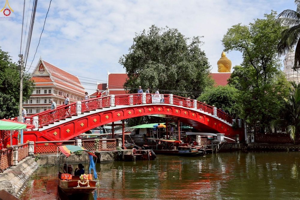 ภาพ No.264807:วันศุกร์ที่ 24 ตุลาคม พ.ศ. 2568 ถวายปัจจัยสมทบกฐิน ในโครงการกฐินสามัคคีทั่วไทย 30,000 วัด พุทธศักราช 2568 โดย คณะศิษยานุศิษย์ บูชาธรรม 80 ปี หลวงพ่อธัมชโย ณ วัดปากน้ำภาษีเจริญ กรุงเทพฯ