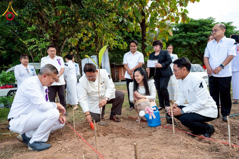 ภาพ No.266055:วันพุธที่ 5 พฤศจิกายน พ.ศ. 2568 (วันพระ ขึ้น 15 ค่ำ เดือน 12) พิธีจุดประทีปโคมลาน, โคมลอย และลอยกระทง ถวายประทีปเป็นพุทธบูชา สร้างความสว่างไสวให้กับแผ่นดินด้วยแสงธรรม ณ พุทธอุทยานนานาชาติ จังหวัดหนองคาย