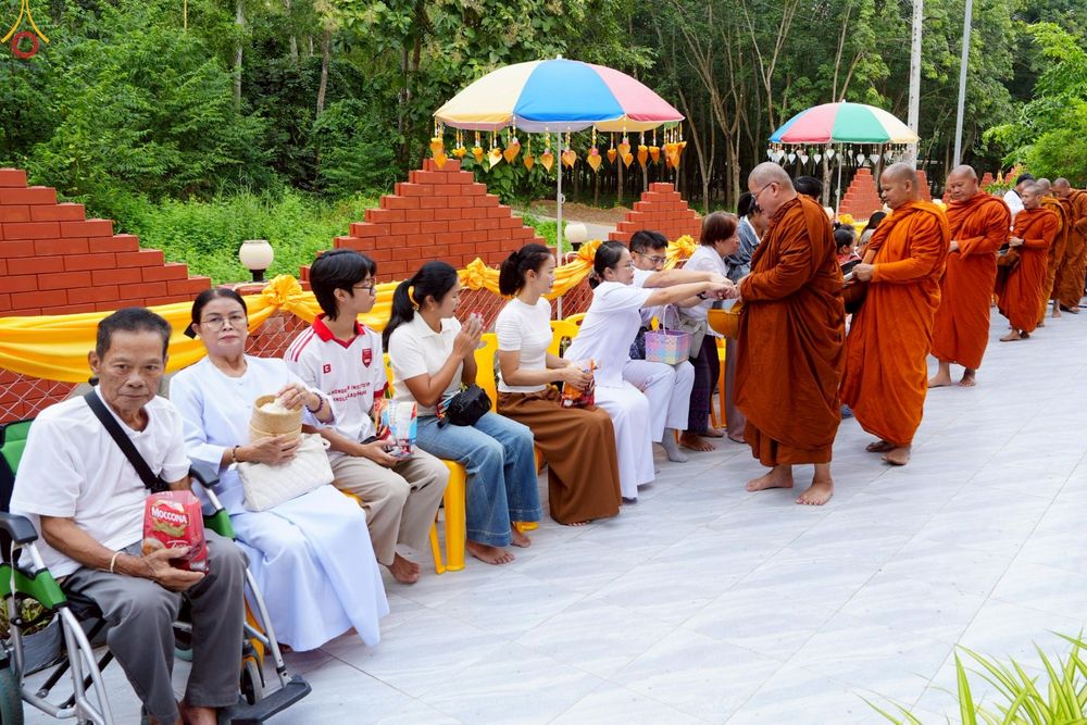 ภาพ No.253123:วันที่ 12 ตุลาคม พ.ศ. 2568 พิธีทอดกฐินสามัคคีทั่วไทย 30,000 วัด โดยคณะศิษยานุศิษย์ บูชาธรรม 81 ปี หลวงพ่อธัมมชโย ณ วัดป่าบ้านโคกหนองแซง จ.อุดรธานี