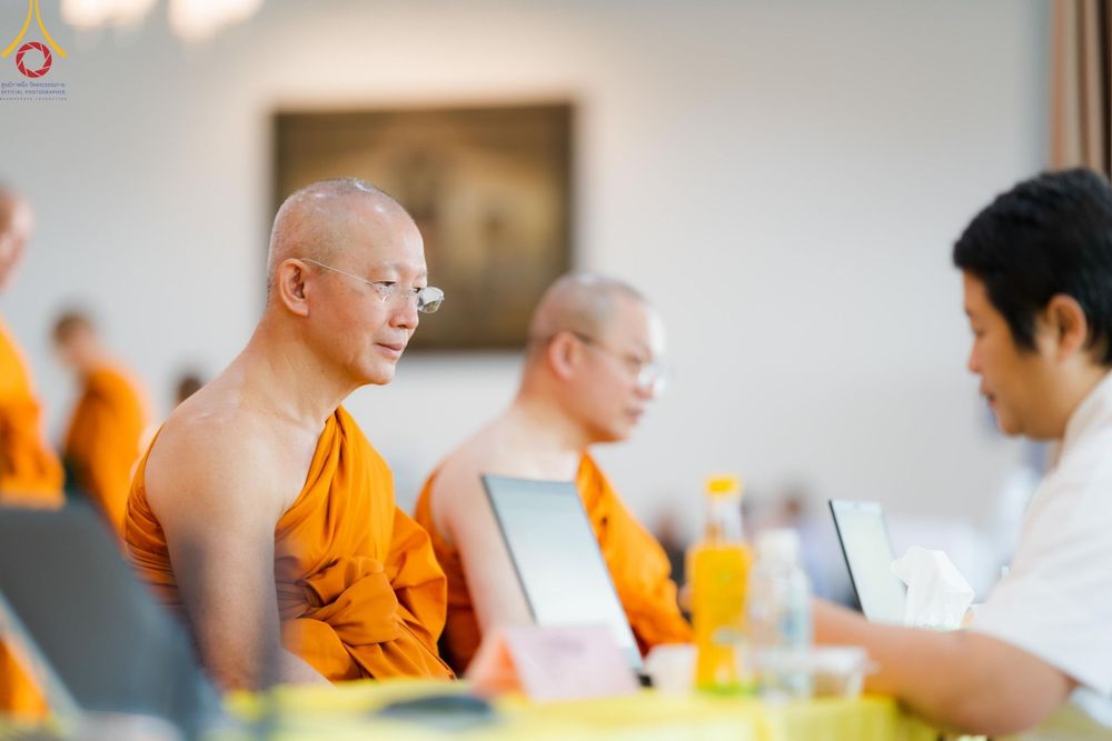 ภาพ No.123190:พิธีพระราชทานสัญญาบัตร พัดยศ และผ้าไตร แด่พระสงฆ์ในเขตปกครองคณะสงฆ์หนกลาง ณ วัดพระศรีมหาธาตุ เขตบางเขน กรุงเทพมหานคร และพิธีมุทิตาสักการะพระสังฆาธิการ ผู้ได้รับเลื่อนและตั้งสมณศักดิ์ ตามพระบรมราชโองการ ณ วัดพระธรรมกาย ในวันที่ 4 กุมภาพันธ์ พ.ศ. 2567