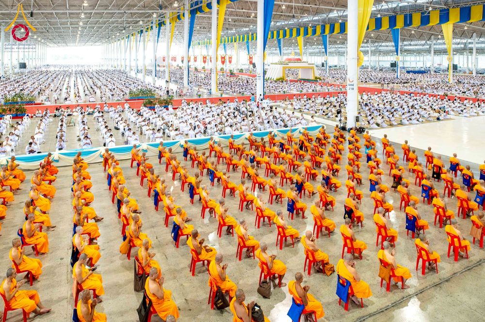 ภาพ No.277092:วันอาทิตย์ที่ 7 ธันวาคม พ.ศ. 2568 พิธีบูชาข้าวพระ ณ สภาธรรมกายสากล วัดพระธรรมกาย