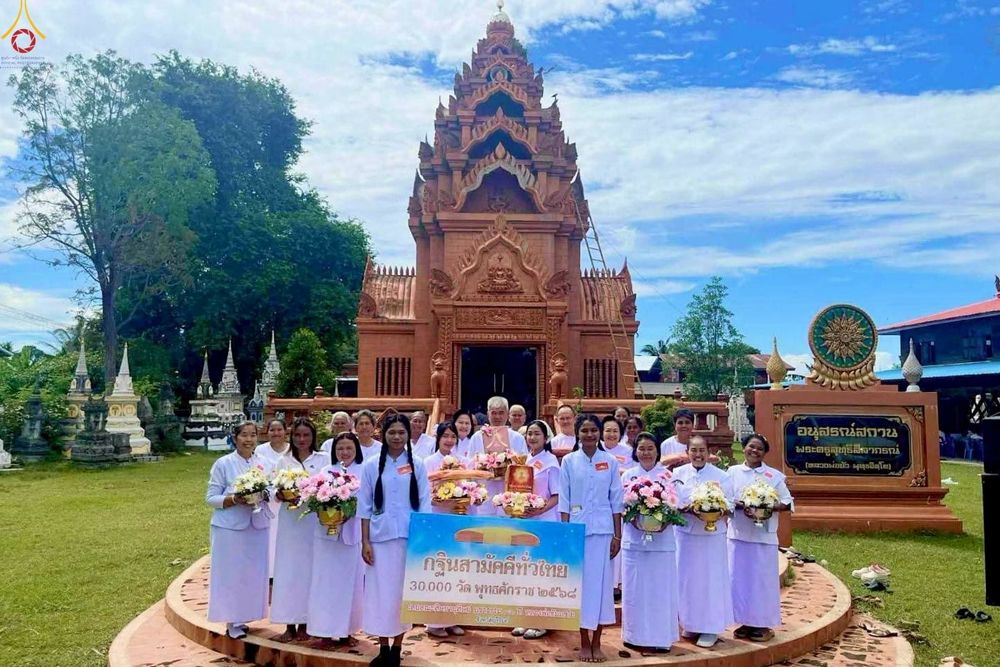 ภาพ No.256066:วันที่ 12 ตุลาคม พ.ศ. 2568 พิธีทอดกฐินสามัคคีทั่วไทย 30,000 วัด โดยคณะศิษยานุศิษย์ บูชาธรรม 81 ปี หลวงพ่อธัมมชโย ณ วัดช่างหิน อ.ห้วยราช จ.บุรีรัมย์