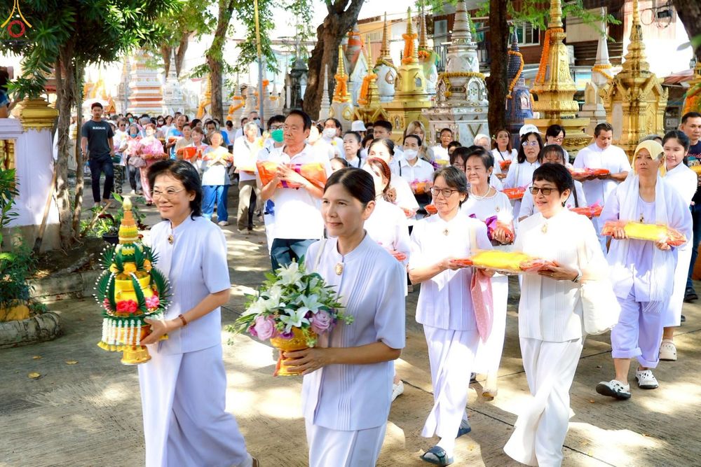 ภาพ No.261107:วันที่ 19 ตุลาคม พ.ศ. 2568 พิธีทอดกฐินสามัคคีทั่วไทย 30,000 วัด โดยคณะศิษยานุศิษย์ บูชาธรรม 81 ปี หลวงพ่อธัมมชโย ณ วัดเรืองยศสุทธาราม เขตบางคอแหลม กรุงเทพฯ