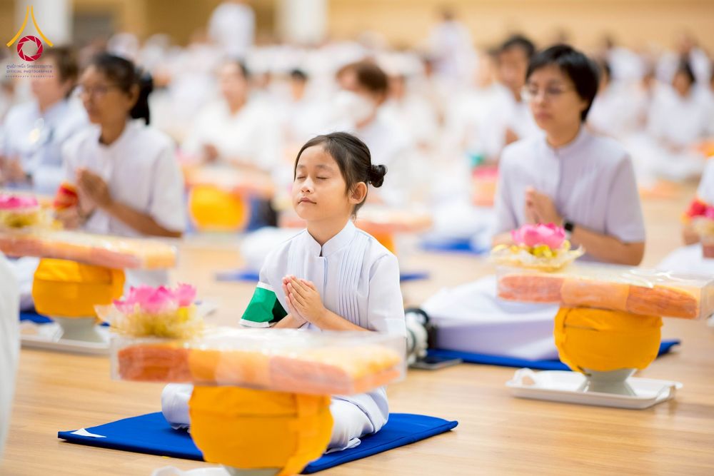 ภาพ No.270554:วันอาทิตย์ที่ 16 พฤศจิกายน พ.ศ. 2568 ถวายกองทุนโครงการอุปสมบทหมู่ 3,000 รูปทั่วไทย  รุ่นบูชาธรรมมหาปูชนียาจารย์ ณ ห้องแก้วสารพัดนึก 2 สภาธรรมกายสากล วัดพระธรรมกาย