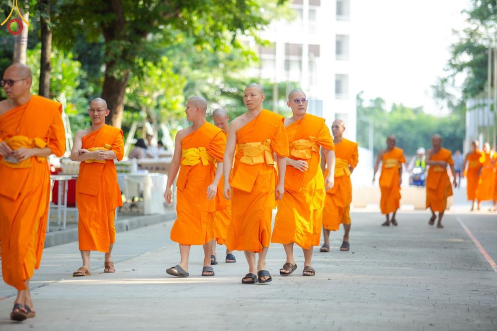 ภาพ No.162289:วันมหาปวารณาออกพรรษา วันพฤหัสบดีที่ 17 ตุลาคม พ.ศ. 2567 (ขึ้น 15 ค่ำ เดือน 11 ) ณ อุโบสถ วัดพระธรรมกาย