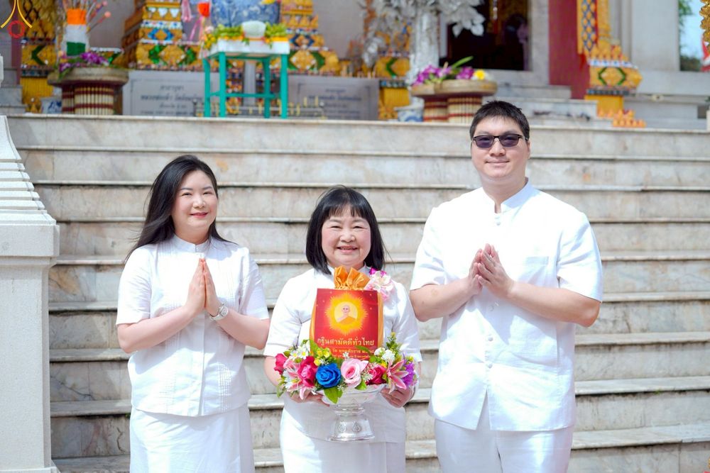 ภาพ No.265039:วันที่ 8 ตุลาคม พ.ศ. 2568 พิธีทอดกฐินสามัคคีทั่วไทย 30,000 วัด โดยคณะศิษยานุศิษย์ บูชาธรรม 81 ปี หลวงพ่อธัมมชโย ณ วัดอ้อมน้อย อ.กระทุ่มแบน จ.สมุทรสาคร