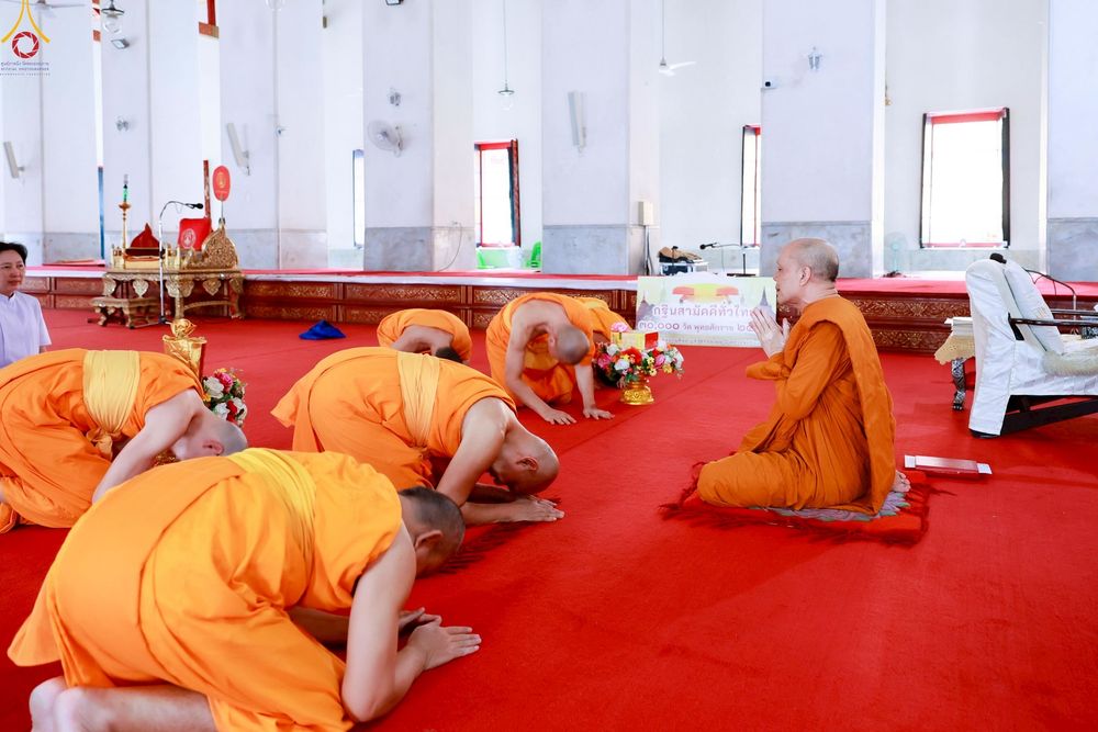 ภาพ No.261978:วันที่ 20 ตุลาคม พ.ศ. 2568 ถวายปัจจัยสมทบกฐิน ในโครงการกฐินสามัคคีทั่วไทย 30,000 วัด โดยคณะศิษยานุศิษย์ บูชาธรรม 81 ปี หลวงพ่อธัมมชโย ณ วัดมหาธาตุยุวราชรังสฤษฎิ์ราชวรมหาวิหาร เขตพระนคร กรุงเทพมหานครฯ