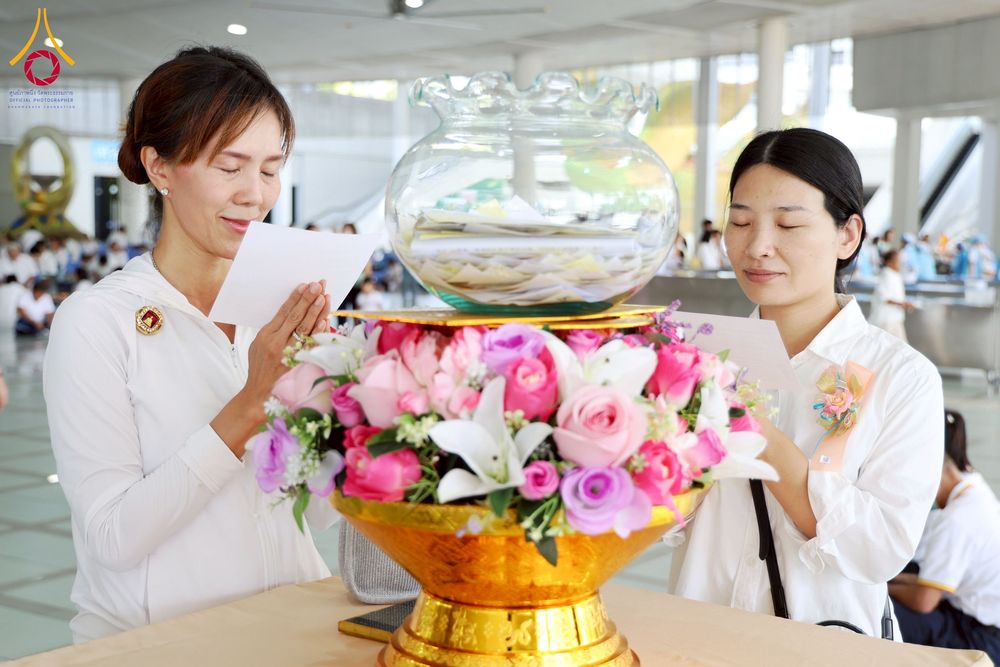 ภาพ No.262999:วันที่ 21 ตุลาคม พ.ศ. 2568 (วันพระ แรม 14 ค่ำ เดือน 11) พิธีบุพเปตพลี ครั้งที่ 171 ร่วมอุทิศบุญแด่หมู่ญาติที่ล่วงลับไปแล้ว และสืบทอดอายุพระพุทธศาสนา ณ หอฉันคุณยายอาจารย์ฯ วัดพระธรรมกาย