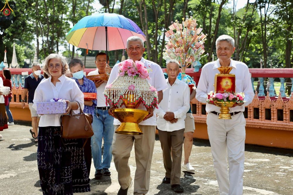 ภาพ No.252425:วันที่ 11 ตุลาคม พ.ศ. 2568 พิธีทอดกฐินสามัคคีทั่วไทย 30,000 วัด โดยคณะศิษยานุศิษย์ บูชาธรรม 81 ปี หลวงพ่อธัมมชโย ณ วัดดอกไม้ อ.บางปะหัน จ.พระนครศรีอยุธยา