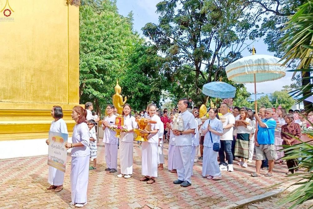 ภาพ No.255549:วันที่ 12 ตุลาคม พ.ศ. 2568 พิธีทอดกฐินสามัคคีทั่วไทย 30,000 วัด โดยคณะศิษยานุศิษย์ บูชาธรรม 81 ปี หลวงพ่อธัมมชโย ณ วัดสามจุ่น ต.ดอนปรู อ.ศรีประจันต์  จ.สุพรรณบุรี