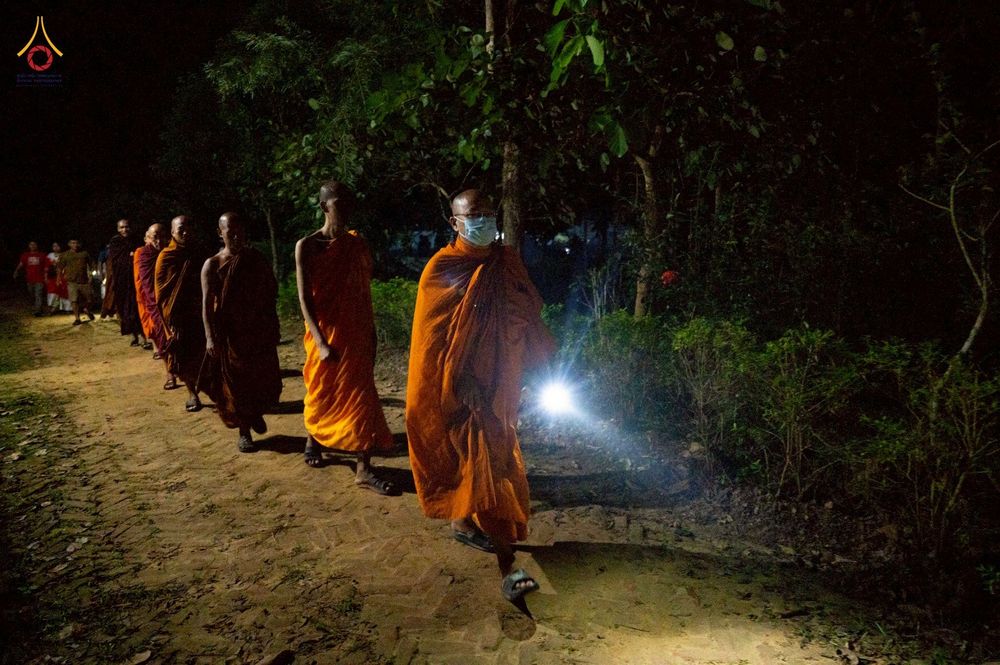 ภาพ No.257458:วันที่ 17 ตุลาคม พ.ศ. 2568 พิธีทอดกฐินสมทบวัดกัลยาณมิตรต่างประเทศ  บูชาธรรม 81 ปี หลวงพ่อธัมมชโย ณ ศูนย์ปฏิบัติธรรมไมตรีปูร์ เมืองคาร์การชารี ประเทศบังกลาเทศ 