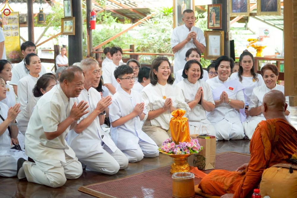 ภาพ No.269602:วันที่ 8 ตุลาคม พ.ศ. 2568 พิธีถวายปัจจัยสมทบกฐิน ในโครงการทอดกฐินสามัคคีทั่วไทย 30,000 วัด โดยคณะศิษยานุศิษย์ บูชาธรรม 81 ปี หลวงพ่อธัมมชโย ณ  วัดป่าศรีถาวร บางแก้วฟ้า , วัดป่าศรีถาวร คลองโยง , วัดป่าสติปัฏฐาน , วัดพุทธธรรมรังษี ในจังหวัดนครปฐม