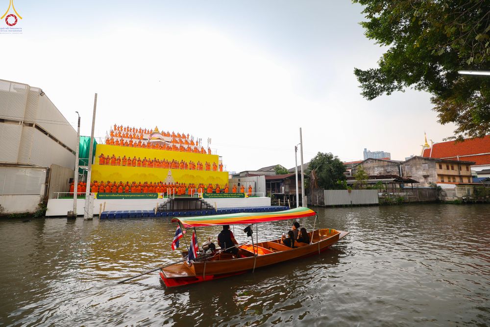 ภาพ No.300091:วันที่ 22 มกราคม พ.ศ.2569 พระธรรมยาตราปฏิบัติธรรม และถ่ายภาพหมู่ประวัติศาสตร์ ณ อาคารธรรมยาตรา กตัญญูบูชามหาปูชนียาจารย์  ตรงข้ามวัดปากน้ำภาษีเจริญ จ.กรุงเทพมหานคร ในโครงการธรรมยาตรา กตัญญูบูชา มหาปูชนียาจารย์ พระมงคลเทพมุนี(สด จนฺทสโร) พระผู้ปราบมาร อนุ