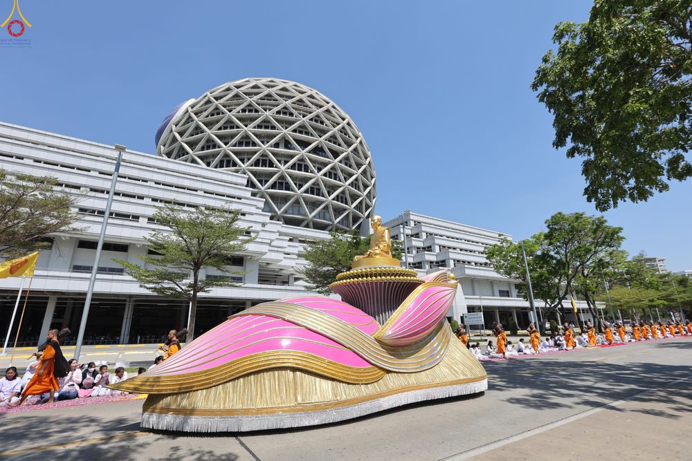 ภาพ No.304606:วันที่ 25 มกราคม พ.ศ. 2569 พิธีต้อนรับพระธรรมยาตรา (ภาพชุดที่ 2) รร.สามัคคีราษฏร์บำรุง-วัดพระธรรมกาย ในโครงการธรรมยาตรา กตัญญูบูชา มหาปูชนียาจารย์ พระมงคลเทพมุนี(สด จนฺทสโร) พระผู้ปราบมาร อนุสรณ์สถาน 7 แห่ง ปีที่ 14