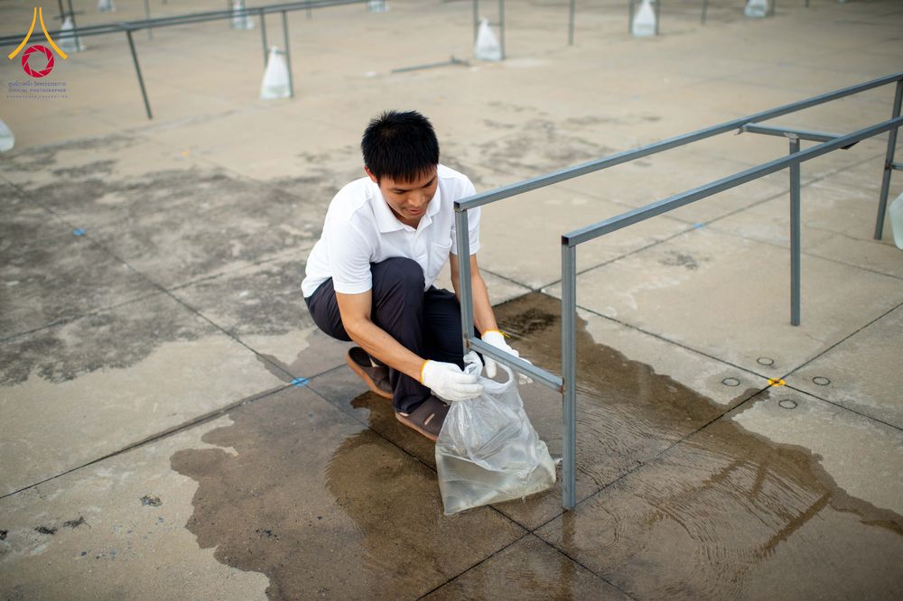 ภาพ No.326308:วันที่ 26 -27 เมษาบน พ.ศ.2569 การเก็บงานแผ่นหน้าโต๊ะที่ลานธรรม งานถวายมหาสังฆทาน 40,000 กว่าวัดทั่วประเทศ ณ ลานธรรม วัดพระธรรมกาย