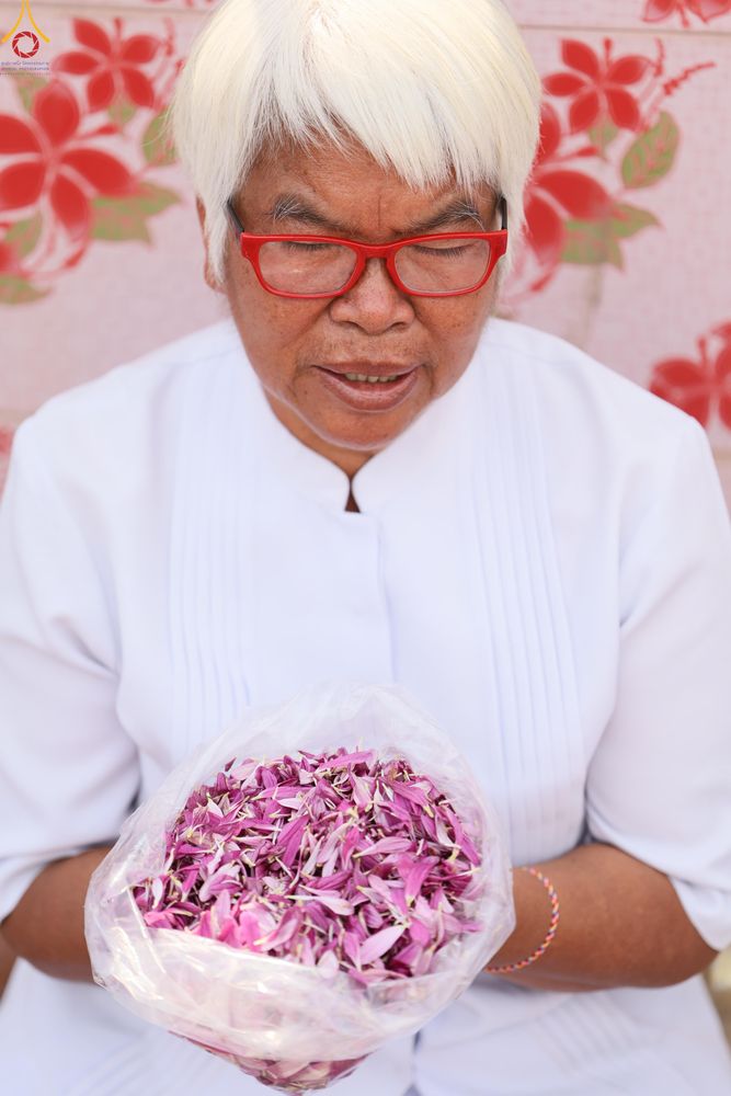 ภาพ No.294951:วันที่ 14 มกราคม พ.ศ. 2569 พิธีต้อนรับพระธรรมยาตรา อนุสรณ์สถานลำดับที่ 4  สถานที่เกิดด้วยกายธรรม ณ วัดโบสถ์บน ต.บางคูเวียง จ.นนทบุรี ในโครงการธรรมยาตรา กตัญญูบูชา มหาปูชนียาจารย์ พระมงคลเทพมุนี(สด จนฺทสโร) พระผู้ปราบมาร อนุสรณ์สถาน 7 แห่ง ปีที่ 14