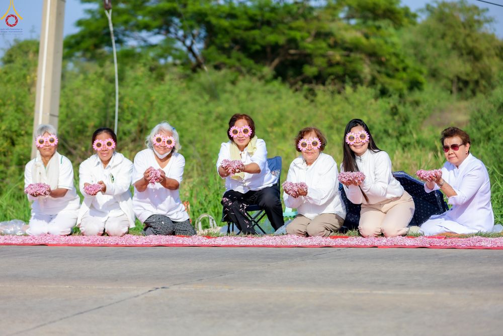 ภาพ No.287691:วันที่ 3 มกราคม พ.ศ. 2569 พิธีต้อนรับพระธรรมยาตรา ครั้งที่ 2 (ภาพชุดที่ 2) ในโครงการธรรมยาตรา กตัญญูบูชา มหาปูชนียาจารย์ พระมงคลเทพมุนี(สด จนฺทสโร) พระผู้ปราบมาร อนุสรณ์สถาน 7 แห่ง ปีที่ 14 ณ อนุสรณ์สถานมหาวิหารพระมงคลเทพมุนี (โลตัสแลนด์) อ.สองพี่น้อง จ.