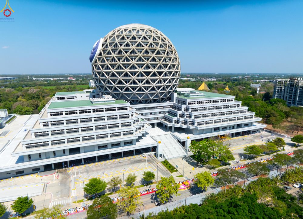 ภาพ No.304604:วันที่ 25 มกราคม พ.ศ. 2569 พิธีต้อนรับพระธรรมยาตรา (ภาพชุดที่ 2) รร.สามัคคีราษฏร์บำรุง-วัดพระธรรมกาย ในโครงการธรรมยาตรา กตัญญูบูชา มหาปูชนียาจารย์ พระมงคลเทพมุนี(สด จนฺทสโร) พระผู้ปราบมาร อนุสรณ์สถาน 7 แห่ง ปีที่ 14