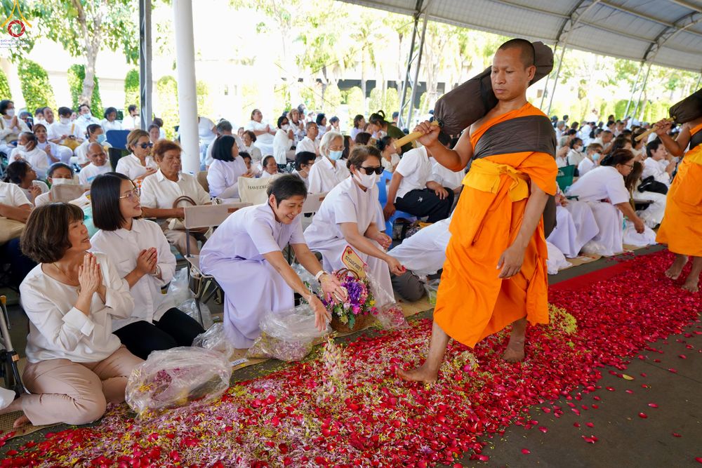 ภาพ No.304659:วันที่ 25 มกราคม พ.ศ. 2569 พิธีต้อนรับพระธรรมยาตรา (ภาพชุดที่ 2) รร.สามัคคีราษฏร์บำรุง-วัดพระธรรมกาย ในโครงการธรรมยาตรา กตัญญูบูชา มหาปูชนียาจารย์ พระมงคลเทพมุนี(สด จนฺทสโร) พระผู้ปราบมาร อนุสรณ์สถาน 7 แห่ง ปีที่ 14