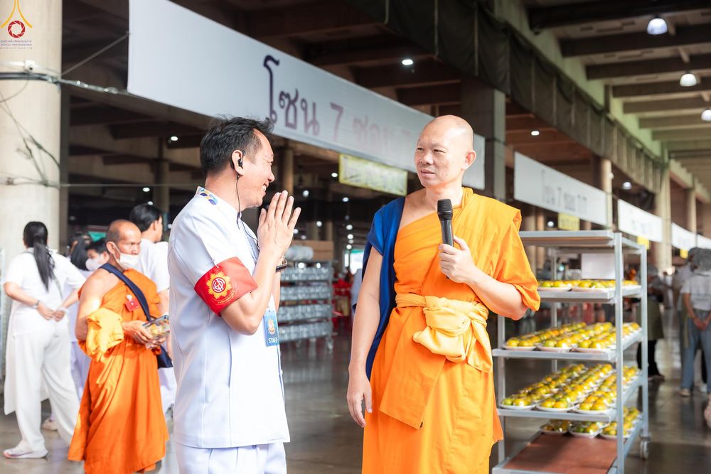 ภาพ No.325846:วันที่ 22 เมษายน พ.ศ.2569(วันคุ้มครองโลก) งานถวายมหาสังฆทาน 40,000 กว่าวัดทั่วประเทศ เจ้าหน้าที่ สาธุชน ร่วมใจจัดเตรียมภัตตาหารเพล (ชุด 2)