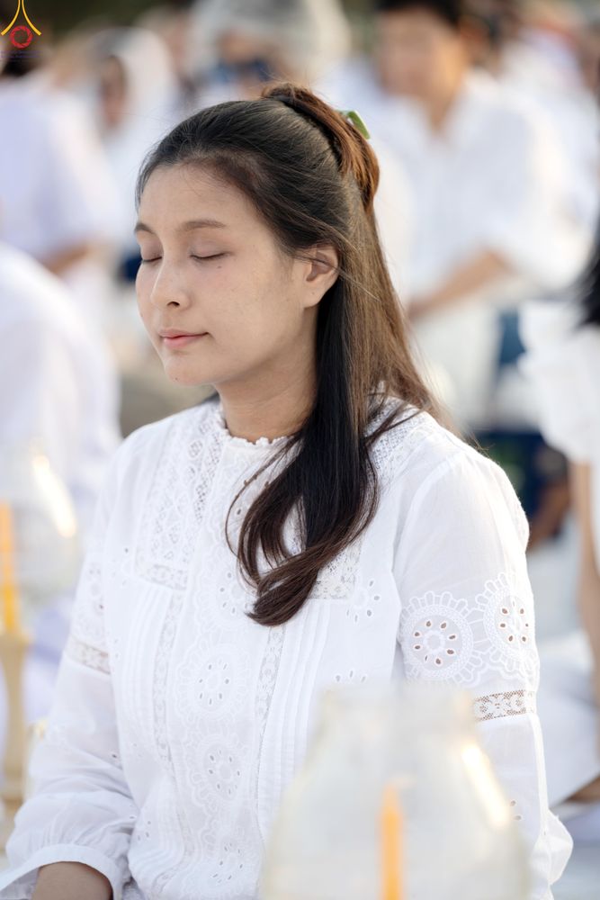 ภาพ No.302006:วันที่ 23 มกราคม พ.ศ. 2569 พิธีจุดประทีปธรรมถวายเป็นพุทธบูชา และบูชาธรรมมหาปูชนียาจารย์  ณ อนุสรณ์สถานลำดับที่ 5 สถานที่เผยแผ่วิชชาธรรมกายครั้งแรก อนุสรณ์สถานบางปลา วัดบางปลา อำเภอบางเลน จังหวัดนครปฐม ในโครงการธรรมยาตรา กตัญญูบูชา มหาปูชนียาจารย์ พระมงคล