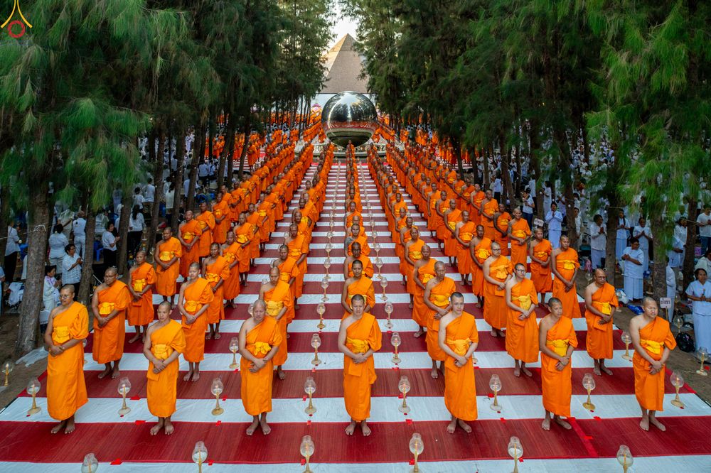 ภาพ No.289098:วันที่ 6 มกราคม พ.ศ. 2569 พิธีจุดประทีปถวายเป็นพุทธบูชา และบูชาธรรมมหาปูชนียาจารย์ ณ อนุสรณ์สถานมหาวิหารพระมงคลเทพมุนี (โลตัสแลนด์) อ.สองพี่น้อง จ.สุพรรณบุรี ในโครงการธรรมยาตรา กตัญญูบูชา มหาปูชนียาจารย์ พระมงคลเทพมุนี(สด จนฺทสโร) พระผู้ปราบมาร อนุสรณ์สถ