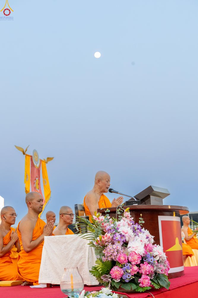 ภาพ No.307591:วันที่ 31 มกราคม พ.ศ. 2569 พิธีจุดประทีปธรรมถวายเป็นพุทธบูชา  และบูชาธรรมมหาปูชนียาจารย์ (ภาพชุดที่ 2) ณ วัดพระธรรมกาย ปทุมธานี ในโครงการธรรมยาตรา กตัญญูบูชา มหาปูชนียาจารย์ พระมงคลเทพมุนี(สด จนฺทสโร) พระผู้ปราบมาร อนุสรณ์สถาน 7 แห่ง ปีที่ 14