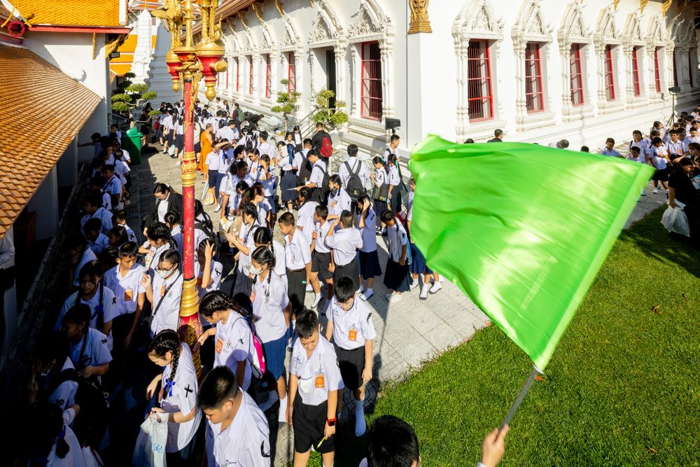 ภาพ No.288929:วันพุธที่ 17 ธันวาคม พ.ศ.2568 กิจกรรมเยาวชนไทยรวมใจทำความดี "เด็กดีมหานคร ต้นแบบด้านศีลธรรม" แข่งขันสอบตอบปัญหาศีลธรรมในพระพุทธศาสนา ครั้งที่ 7 และวันรวมพลังเด็กดี V-Star ประจำปี 2568 ณ วัดมหาธาตุยุวราชรังสฤษฎิ์ราชวรมหาวิหาร กรุงเทพมหานคร