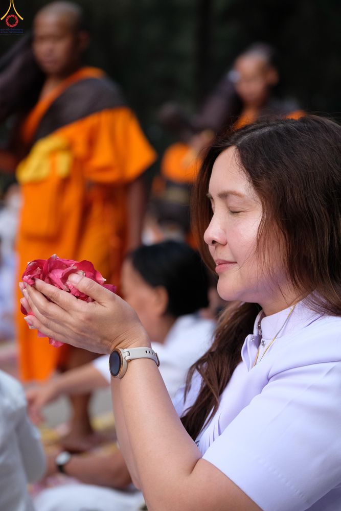 ภาพ No.287908:วันที่ 3 มกราคม พ.ศ. 2569 พิธีต้อนรับพระธรรมยาตรา ครั้งที่ 2 (ภาพชุดที่ 2) ในโครงการธรรมยาตรา กตัญญูบูชา มหาปูชนียาจารย์ พระมงคลเทพมุนี(สด จนฺทสโร) พระผู้ปราบมาร อนุสรณ์สถาน 7 แห่ง ปีที่ 14 ณ อนุสรณ์สถานมหาวิหารพระมงคลเทพมุนี (โลตัสแลนด์) อ.สองพี่น้อง จ.