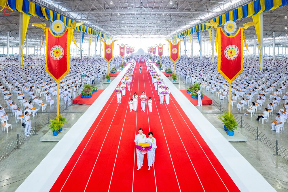 ภาพ No.318439:วันอาทิตย์ต้นเดือนที่ 5 เมษายน พ.ศ.2569 พิธีทอดผ้าป่าสมทบมหาสังฆทาน 40,000 กว่าวัดทั่วประเทศ ณ สภาธรรมกายสากล วัดพระธรรมกาย