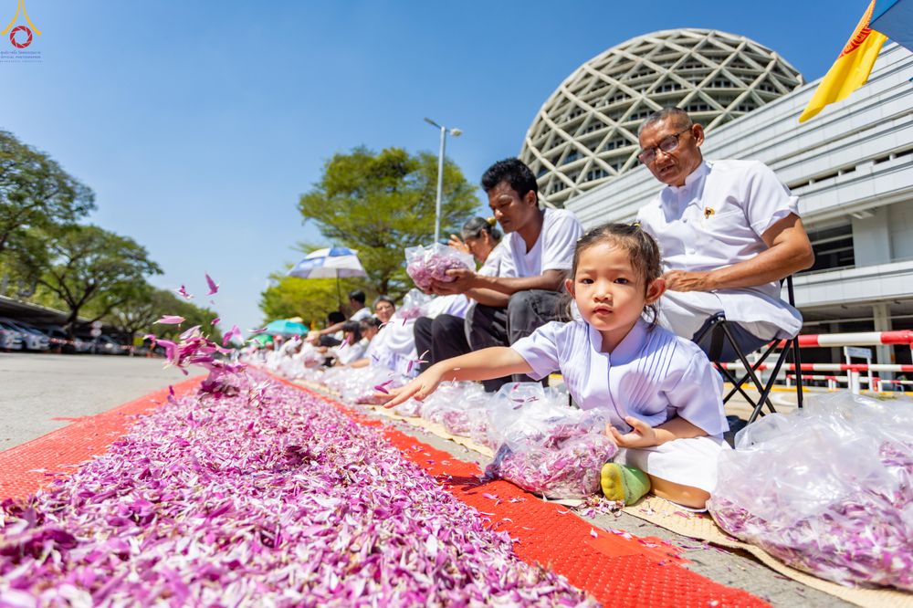 ภาพ No.304090:วันที่ 25 มกราคม พ.ศ. 2569 พิธีต้อนรับพระธรรมยาตรา  รร.สามัคคีราษฏร์บำรุง-วัดพระธรรมกาย ในโครงการธรรมยาตรา กตัญญูบูชา มหาปูชนียาจารย์ พระมงคลเทพมุนี(สด จนฺทสโร) พระผู้ปราบมาร อนุสรณ์สถาน 7 แห่ง ปีที่ 14
