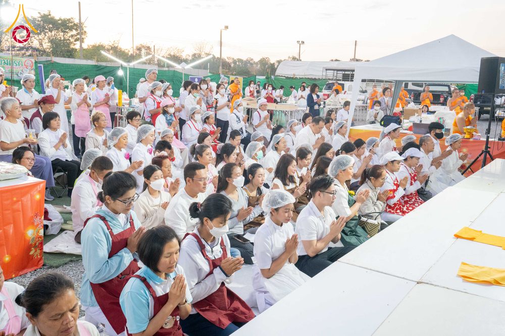 ภาพ No.301154:วันที่ 23 มกราคม พ.ศ. 2569 พิธีถวายภัตตาหารเป็นสังฆทาน แด่พระธรรมยาตรา ณ อนุสรณ์สถานบางปลา วัดบางปลา อำเภอบางเลน จังหวัดนครปฐม ในโครงการธรรมยาตรา กตัญญูบูชา มหาปูชนียาจารย์ พระมงคลเทพมุนี(สด จนฺทสโร) พระผู้ปราบมาร อนุสรณ์สถาน 7 แห่ง ปีที่ 14