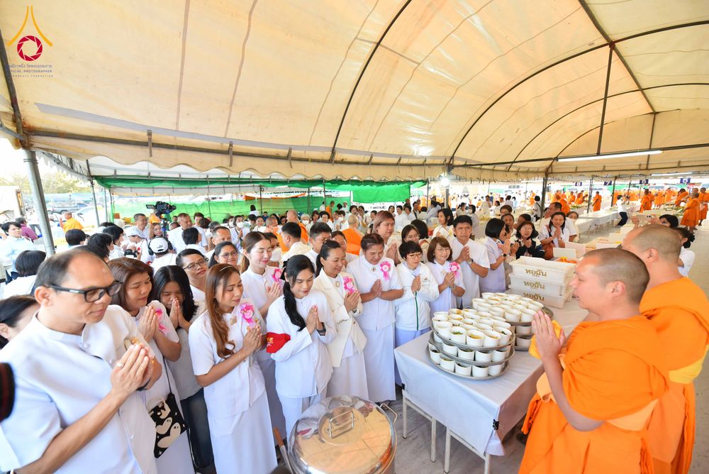 ภาพ No.301088:วันที่ 23 มกราคม พ.ศ. 2569 พิธีถวายภัตตาหารเป็นสังฆทาน แด่พระธรรมยาตรา ณ อนุสรณ์สถานบางปลา วัดบางปลา อำเภอบางเลน จังหวัดนครปฐม ในโครงการธรรมยาตรา กตัญญูบูชา มหาปูชนียาจารย์ พระมงคลเทพมุนี(สด จนฺทสโร) พระผู้ปราบมาร อนุสรณ์สถาน 7 แห่ง ปีที่ 14